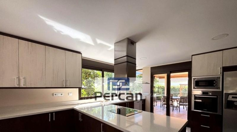 Alicante - Campello - 1081m2