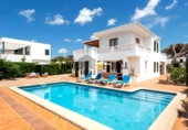 Отдельно стоящий дом с участком на продажу в городе Ciutadella de Menorca Фото