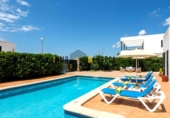Отдельно стоящий дом с участком на продажу в городе Ciutadella de Menorca Фото
