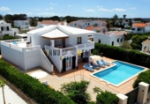 Отдельно стоящий дом с участком на продажу в городе Ciutadella de Menorca Фото
