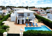 Отдельно стоящий дом с участком на продажу в городе Ciutadella de Menorca Фото