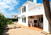 Отдельно стоящий дом с участком на продажу в городе Ciutadella de Menorca Фото