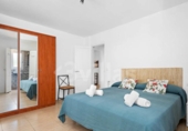 Отдельно стоящий дом с участком на продажу в городе Ciutadella de Menorca Фото