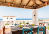 Отдельно стоящий дом с участком на продажу в городе Ciutadella de Menorca Фото