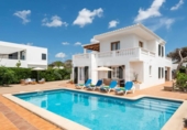 Отдельно стоящий дом с участком на продажу в городе Ciutadella de Menorca Фото