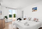Отдельно стоящий дом с участком на продажу в городе Ciutadella de Menorca Фото