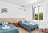 Отдельно стоящий дом с участком на продажу в городе Ciutadella de Menorca Фото