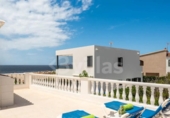 Отдельно стоящий дом с участком на продажу в городе Ciutadella de Menorca Фото
