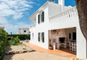 Отдельно стоящий дом с участком на продажу в городе Ciutadella de Menorca Фото