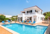 Отдельно стоящий дом с участком на продажу в городе Ciutadella de Menorca Фото