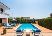 Отдельно стоящий дом с участком на продажу в городе Ciutadella de Menorca Фото
