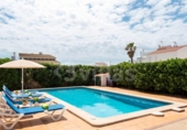 Отдельно стоящий дом с участком на продажу в городе Ciutadella de Menorca Фото