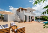 Отдельно стоящий дом с участком на продажу в городе Ciutadella de Menorca Фото