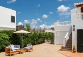Отдельно стоящий дом с участком на продажу в городе Ciutadella de Menorca Фото