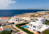Отдельно стоящий дом с участком на продажу в городе Ciutadella de Menorca Фото