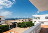 Отдельно стоящий дом с участком на продажу в городе Ciutadella de Menorca Фото