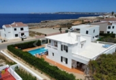 Отдельно стоящий дом с участком на продажу в городе Ciutadella de Menorca Фото