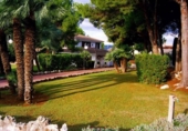 Отдельно стоящий дом с участком на продажу в городе el Vendrell Фото