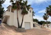 Отдельно стоящий дом с участком на продажу в городе Altea Фото