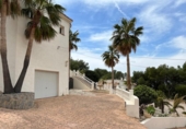 Отдельно стоящий дом с участком на продажу в городе Altea Фото
