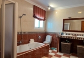 Отдельно стоящий дом с участком на продажу в городе Altea Фото