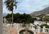 Отдельно стоящий дом с участком на продажу в городе Altea Фото