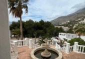 Отдельно стоящий дом с участком на продажу в городе Altea Фото