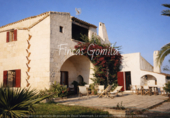 Загородный дом с участком на продажу в городе Ciutadella de Menorca Фото