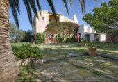 Загородный дом с участком на продажу в городе Ciutadella de Menorca Фото