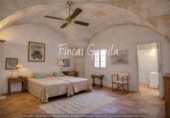 Загородный дом с участком на продажу в городе Ciutadella de Menorca Фото