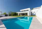 Chalet independiente con terreno en venta en la España, Manilva, ref: TR368806 foto