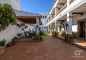 Отдельно стоящий дом с участком на продажу в городе Ayamonte Фото