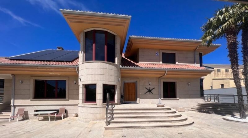 León - León - 1070m2