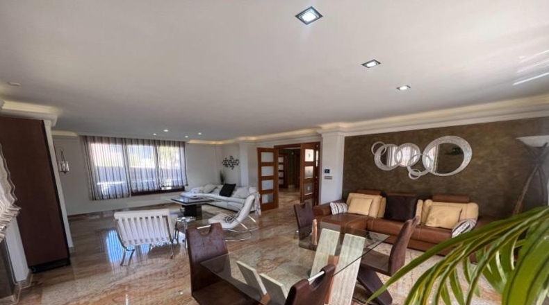 León - León - 1070m2