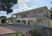Chalet independiente con terreno en venta en la España, L'Alfàs del Pi, ref: TR169624 foto