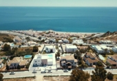 Chalet independiente con terreno en venta en la España, Manilva, ref: TR351273 foto