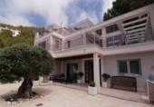 Отдельно стоящий дом с участком на продажу в городе Altea Фото