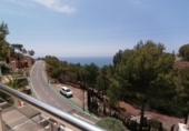 Отдельно стоящий дом с участком на продажу в городе Altea Фото