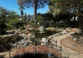 Отдельно стоящий дом с участком на продажу в городе Jávea Фото