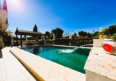 Chalet independiente con terreno en venta en la España, Málaga, ref: TR375007 foto