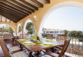 Отдельно стоящий дом с участком на продажу в городе Ciutadella de Menorca Фото