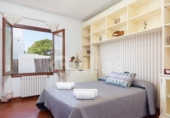 Отдельно стоящий дом с участком на продажу в городе Ciutadella de Menorca Фото