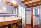 Отдельно стоящий дом с участком на продажу в городе Ciutadella de Menorca Фото