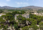 Отдельно стоящий дом с участком на продажу в городе Villajoyosa Фото