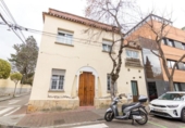 Дом с участком на продажу в городе Sant Cugat del Vallès Фото