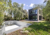 Отдельно стоящий дом с участком на продажу в городе Cerdanyola del Vallès Фото