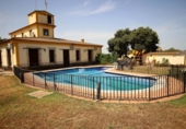 Chalet independiente con terreno en venta en la España, Alcuéscar, ref: TR264266 foto