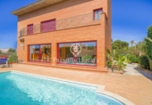 Дом с участком на продажу в городе Vilanova i la Geltrú Фото