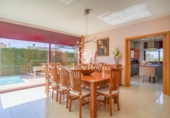 Дом с участком на продажу в городе Vilanova i la Geltrú Фото