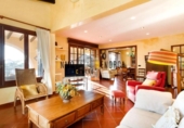 Отдельно стоящий дом с участком на продажу в городе Ciutadella de Menorca Фото